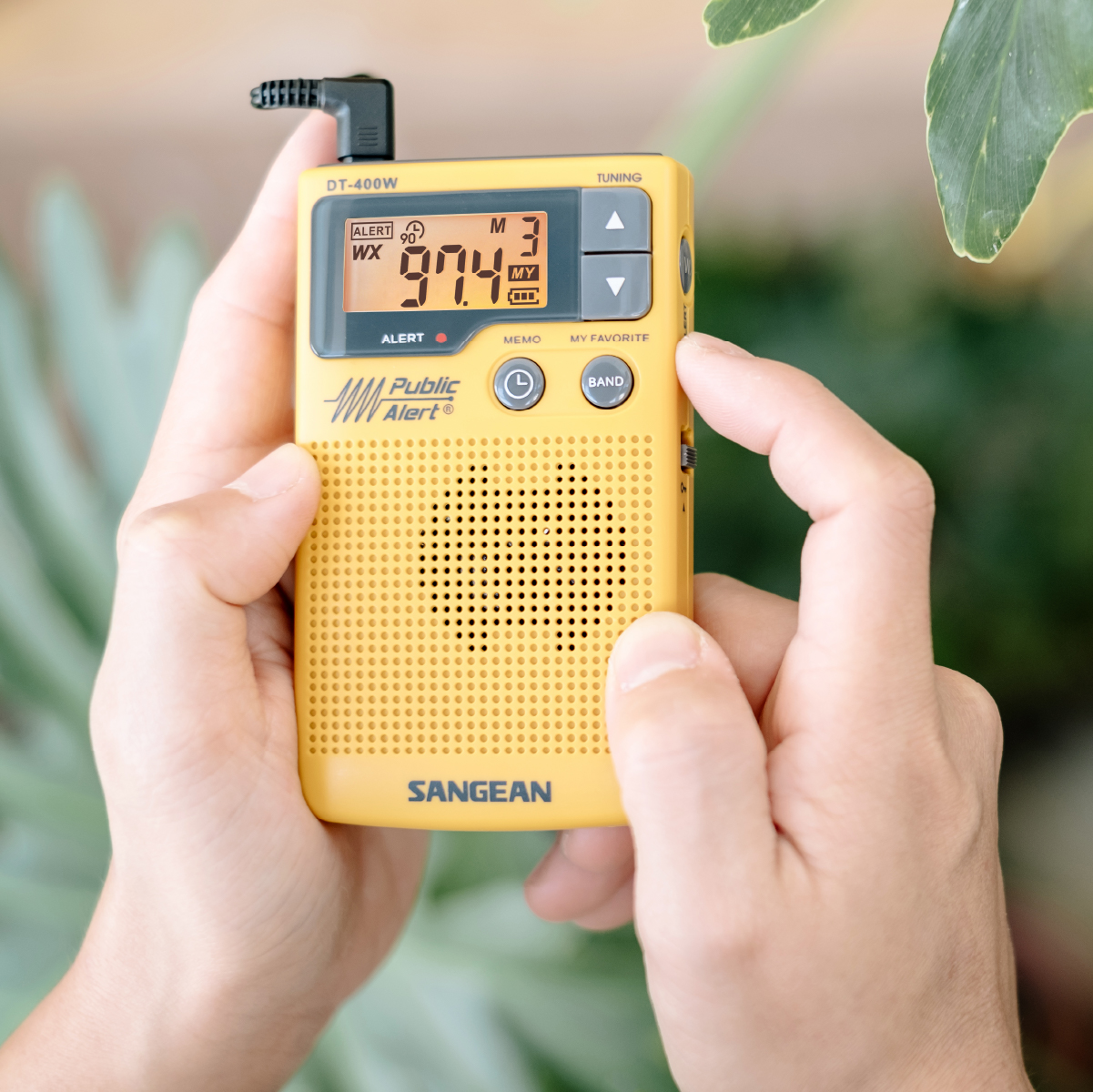 DT400W AM/FM/Weather Alert Pocket Radio│SANGEAN Electronics