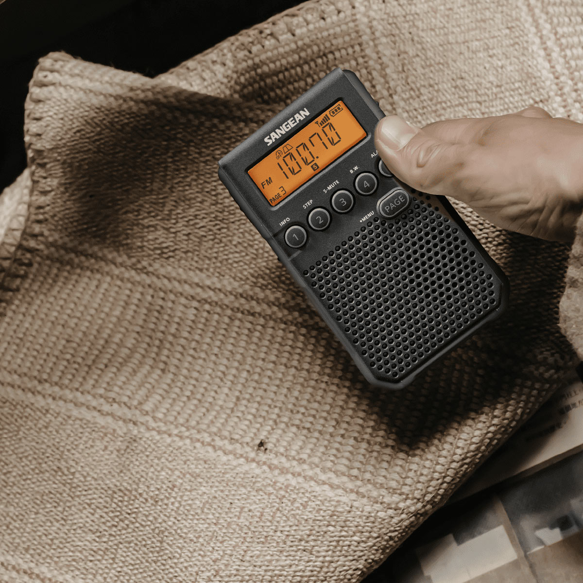 DT-800 AM / FM Rechargeable Pocket Radio│SANGEAN Electronics