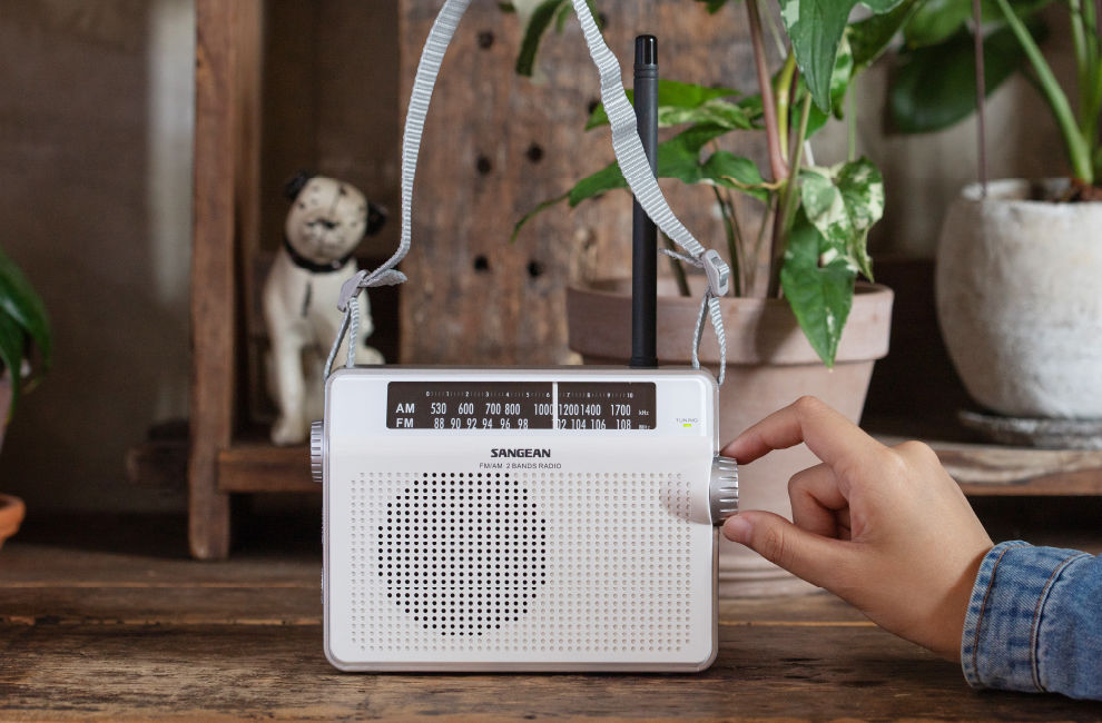 PR-D6 AM / FM Retro Strap Analog Radio│SANGEAN Electronics
