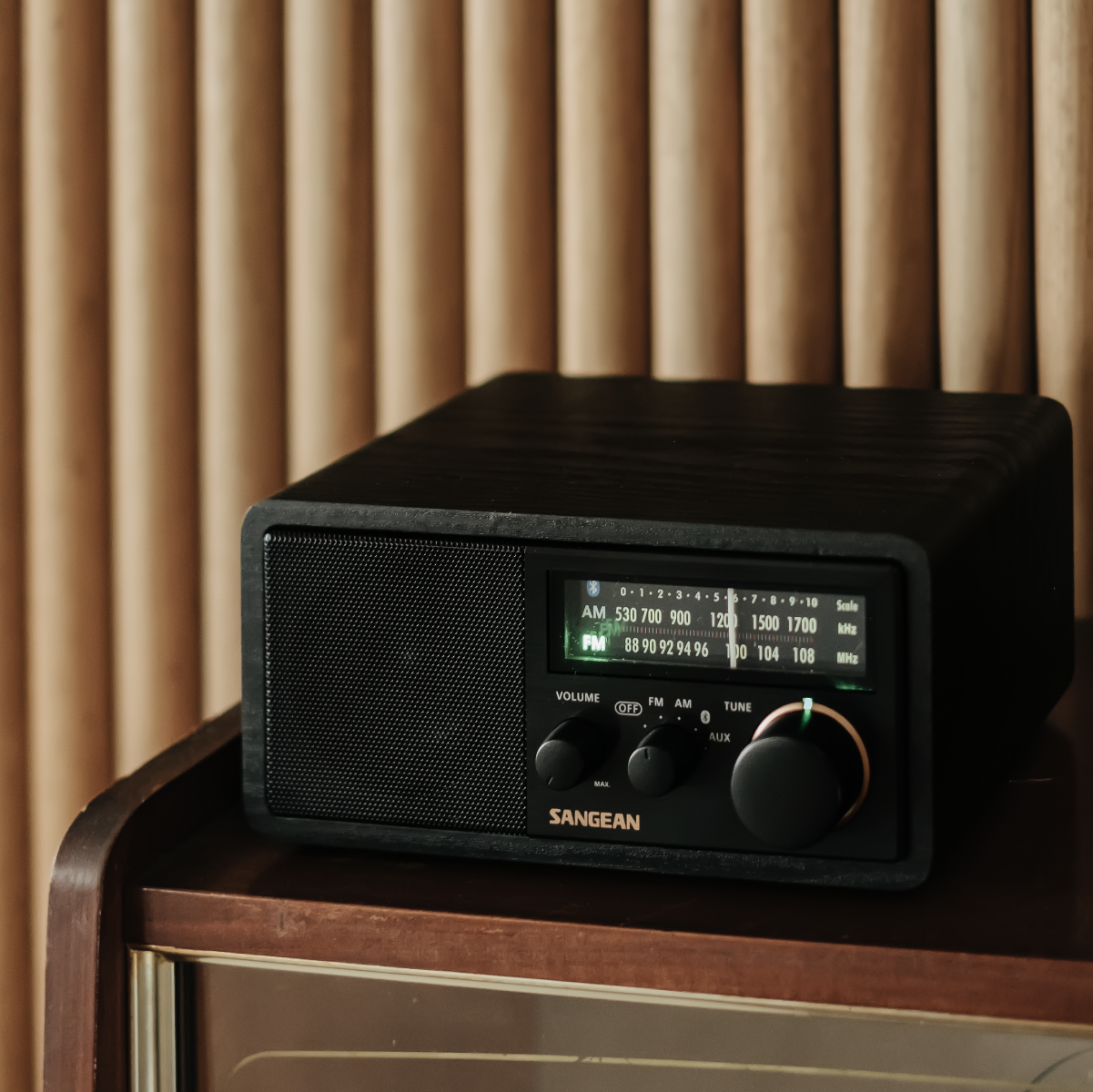 SANGEAN SG-118 AM/FM/Bluetooth Wooden Cabinet Radio with USB Phone Charging 