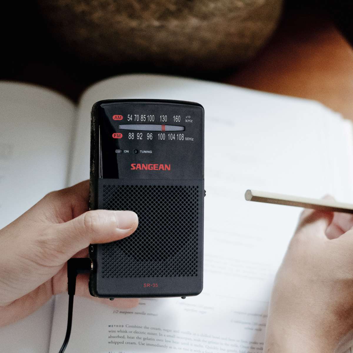 Radio Portable Sangean SR-35 AM/FM - Compacte Avec Haut-Parleur Intégré