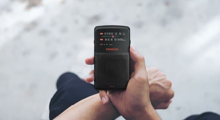 Sangean SR-35 Radio Portable Compacte Avec Haut Parleur Intégré Noir