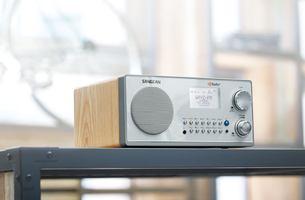 HDR-18 HD / AM / FM Wooden Radio│SANGEAN Electronics