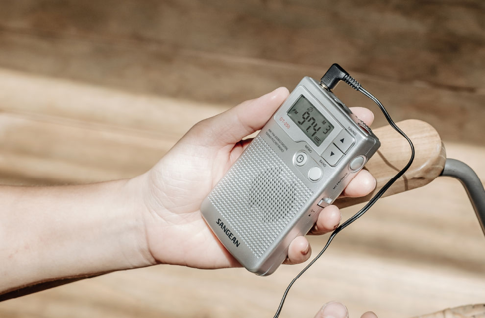 Sangean DT-250 Radio – Draagbaar, Met Klok, 19 Voorinstellingen, DBB, 90 Min. Autoshut-off, Zilver