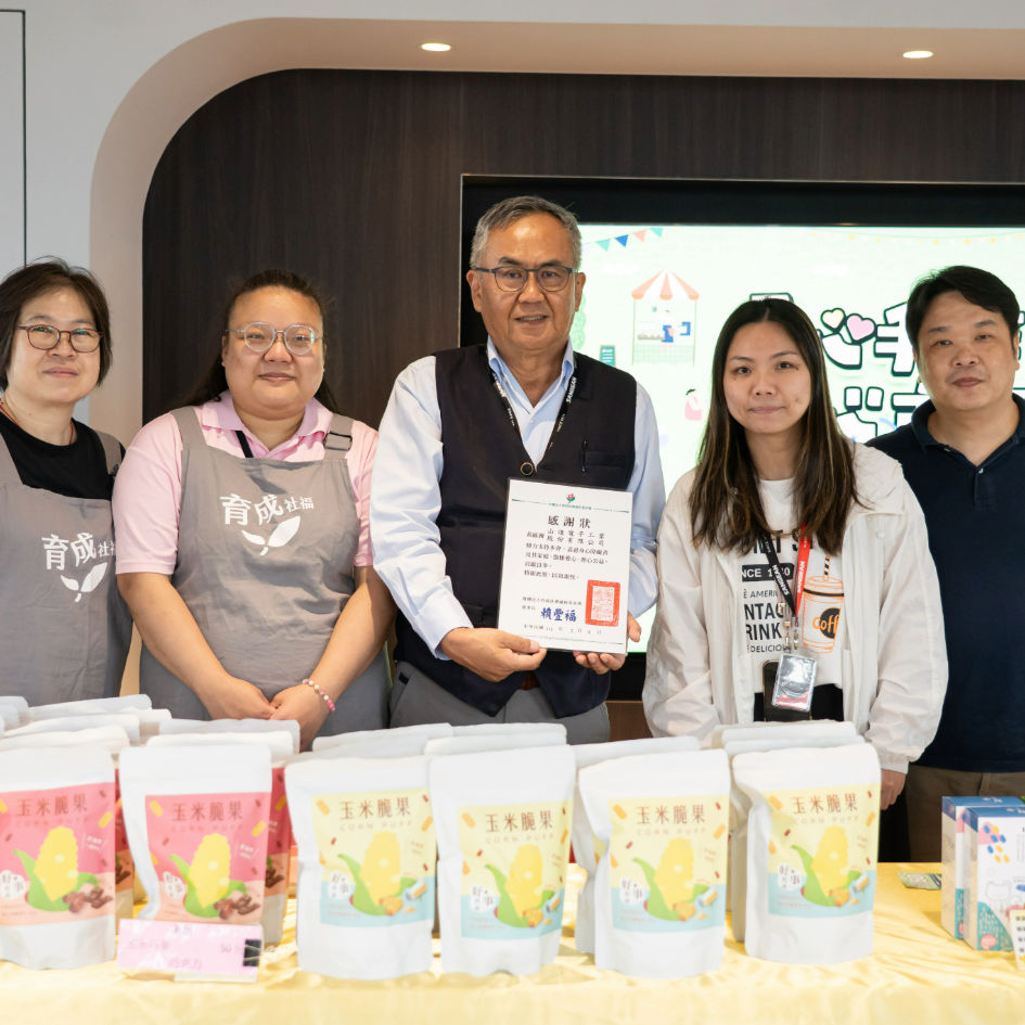 a photo with SANGEAN general manager