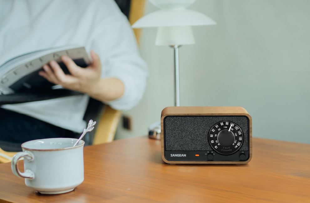 Radio AM/FM/Bluetooth con gabinete de madera WR-8│SANGEAN Electronics